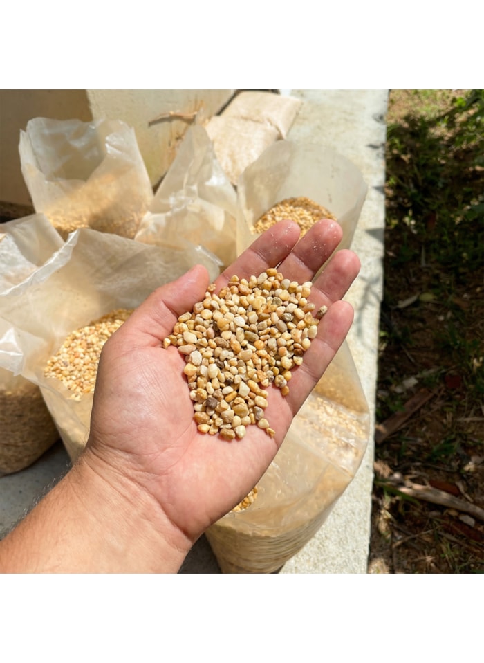 Kit Piso Drenante 8m² - 11x Micro Seixo 15KG + 1x Hold Stone 5L